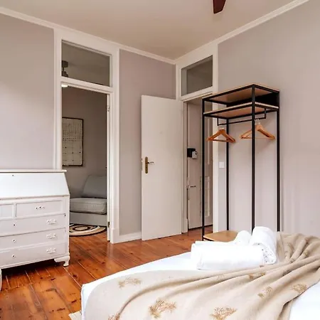 Charming Tram 28 W/ac, Heating Apartment