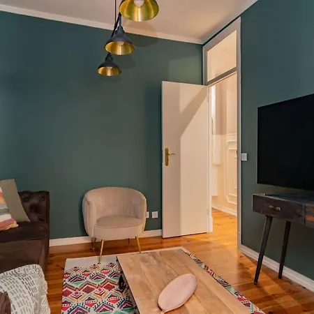 Charming Tram 28 W/ac, Heating Apartment *
